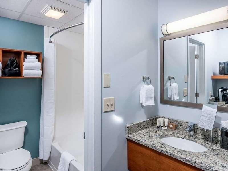 Rockland Harbor Hotel Room photo